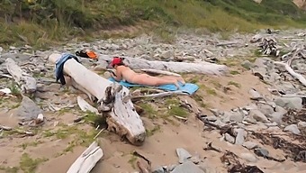 A vacation of the baddie with her beloved boyfriend on the beach